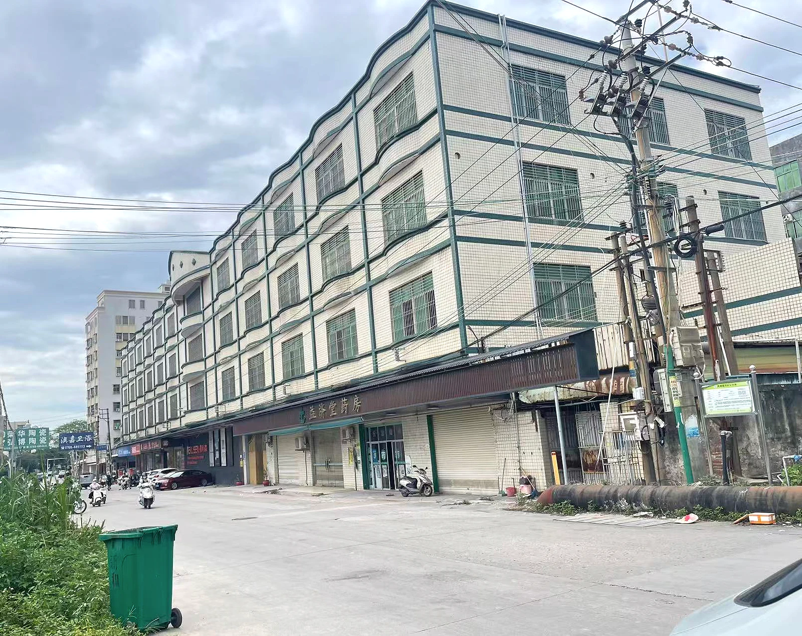 Exterior view of the LANFONI magnesium oxide planter factory